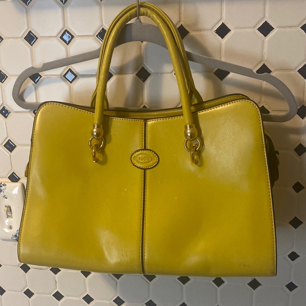 Tod’s yellow handbag.
